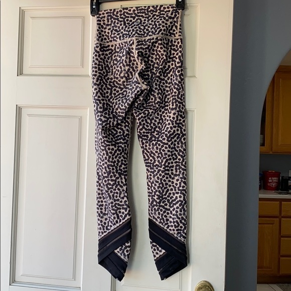 Lululemon size 2 - Picture 2 of 7